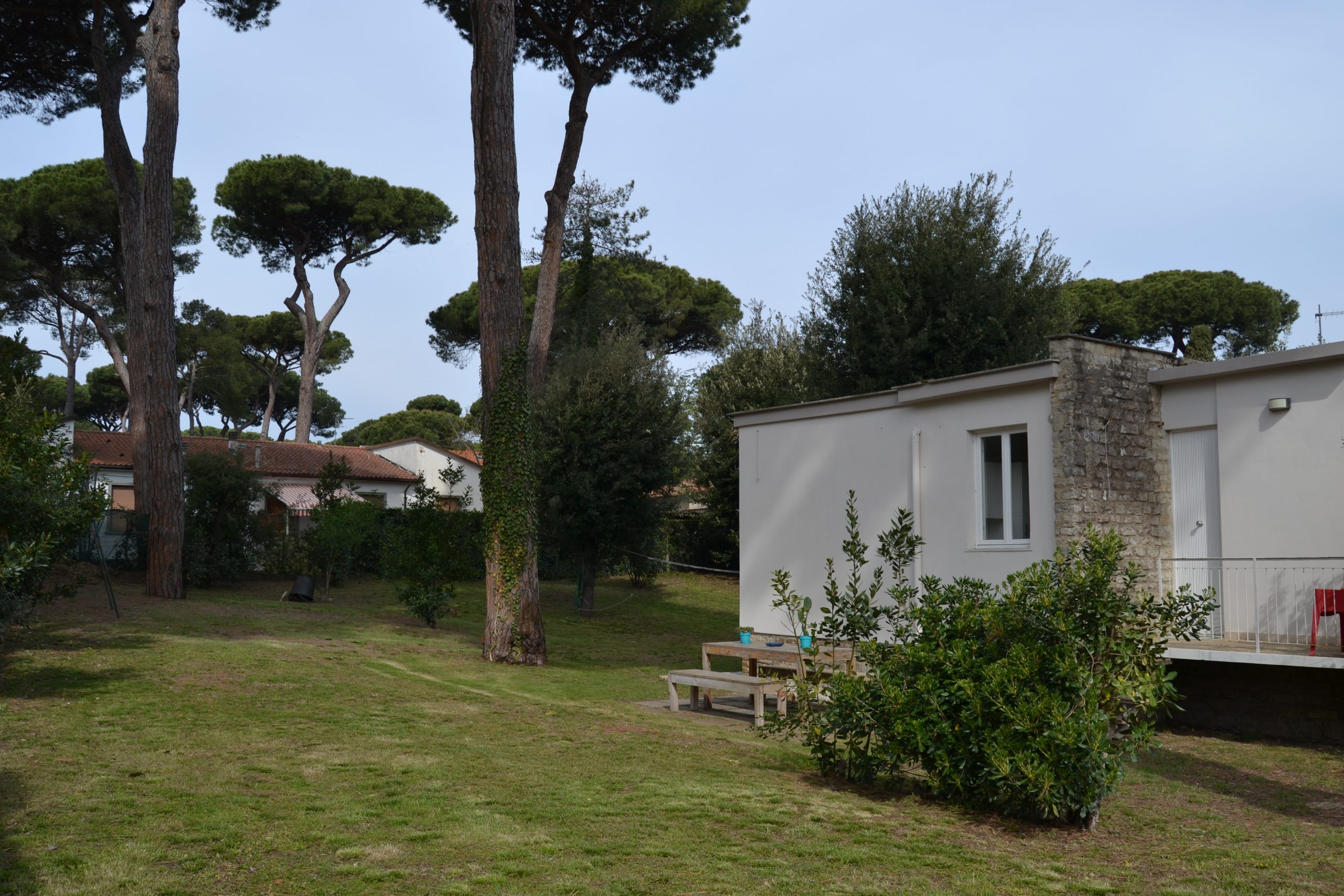 Bilocale con giardino, Tirrenia. Rif.A.58.
