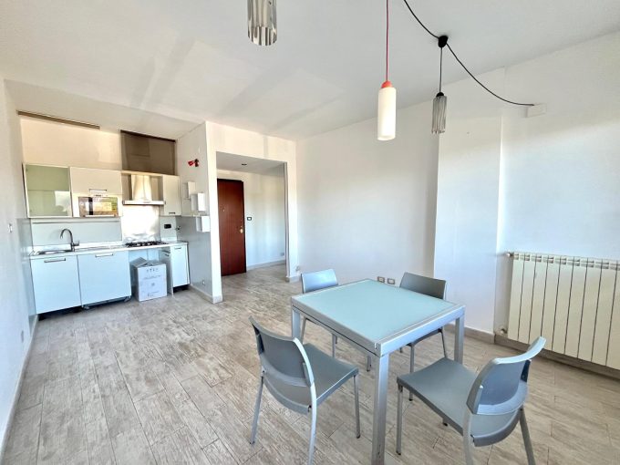 Trilocale in centro a Tirrenia  V 87